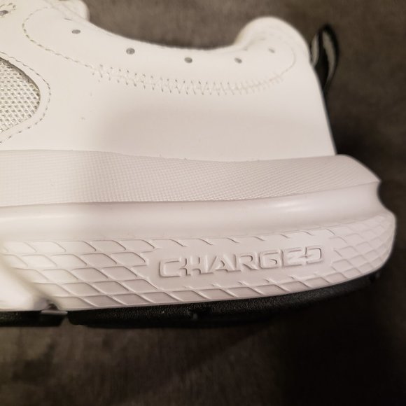 NEW Under Armour Charged Assert 10 3026175-104 Men's Wht/Blk Size 9.5 Shoes - Picture 6 of 9